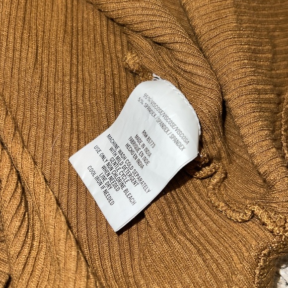 NWOT O'Neill Riell Ribbed Long Sleeve Knit Top Gold Coast Size Medium - Picture 6 of 6